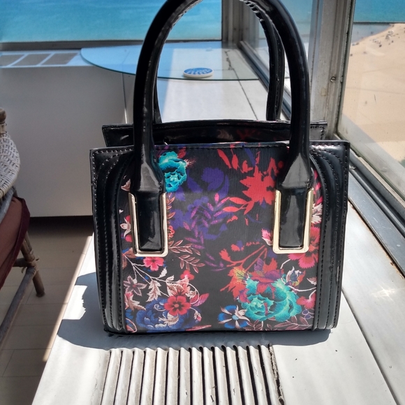 💝 Bebe handbag/ crossbody bag EUC - Picture 4 of 9